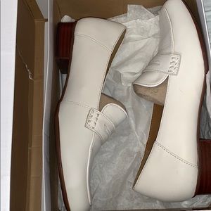 SALE🌻NWT✨ Clark’s White Loafer
